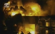 Fabrica din Australia, facuta SCRUM de un incendiu URIAS Fabrica din Australia, facuta SCRUM de un incendiu URIAS