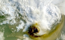 Eruptia celui mai activ vulcan din Islanda, vazuta din spatiu