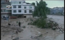 China spalata de ape. Sute de hectare inundate si mii de case distruse China spalata de ape. Sute de hectare inundate si mii de case distruse