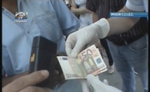 Mita rutiera. Un agent de circulatie retinut in timp ce primea 100 de Euro Mita rutiera. Un agent de circulatie retinut in timp ce primea 100 de Euro