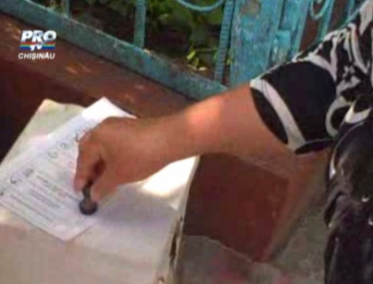 INCALCARI ELECTORALE? Vezi AICI cum s-a votat cu urna mobila la Ciutulesti, Floresti. VIDEO INCALCARI ELECTORALE? Vezi AICI cum s-a votat cu urna mobila la Ciutulesti, Floresti. VIDEO