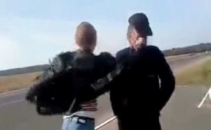 Un tanar din Rusia isi arata muschii facand K.O. un batran! IMAGINI REVOLTATOARE