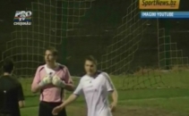 Penalty cu bucluc! VEZI AICI lovitura de la 11 metri care a facut inconjurul lumii Penalty cu bucluc! VEZI AICI lovitura de la 11 metri care a facut inconjurul lumii