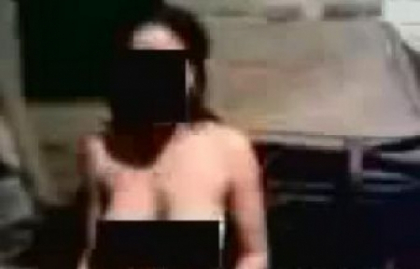 VIDEO SOCANT! Tanara crestina agresata sexual pentru a fi obligata sa se converteasca la islam VIDEO SOCANT! Tanara crestina agresata sexual pentru a fi obligata sa se converteasca la islam