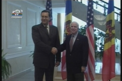 John McCain: Statele Unite sprijina integritatea Moldovei si cursul european al tarii John McCain: Statele Unite sprijina integritatea Moldovei si cursul european al tarii