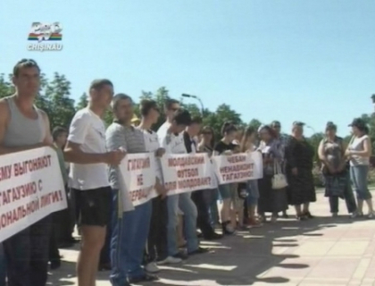 Revolta la Comrat. Fotbalisti si suporteri nemultumiti de neacordarea licentei clubului FC Gagauzia
