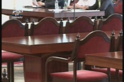 Deputatii PL si PLDM: Comunistii trebuie sa ramana fara salarii si fara masini de serviciu Deputatii PL si PLDM: Comunistii trebuie sa ramana fara salarii si fara masini de serviciu