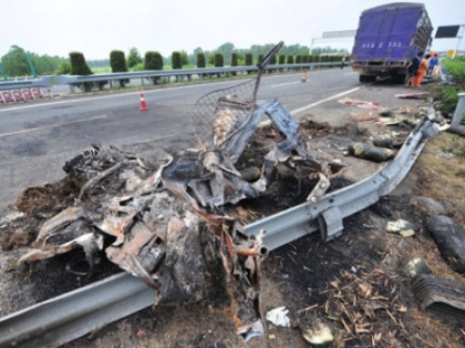 Autocar lovit in plin de un camion in China: ambele autovehicule au luat foc. 23 de oameni au murit Autocar lovit in plin de un camion in China: ambele autovehicule au luat foc. 23 de oameni au murit