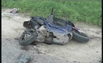 Ranit grav la cap dupa ce a intrat cu scuterul intr-o masina. Accident dramatic la Stauceni Ranit grav la cap dupa ce a intrat cu scuterul intr-o masina. Accident dramatic la Stauceni