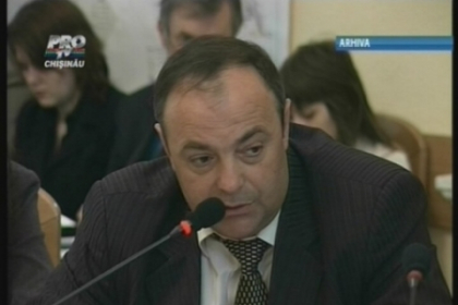 Cu diploma falsa, sef la Primarie Cu diploma falsa, sef la Primarie