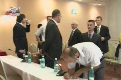 48 de membri ai PLDM adera la Platforma Alternativa Democratica condusa de Mihai Godea 48 de membri ai PLDM adera la Platforma Alternativa Democratica condusa de Mihai Godea