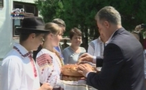 Milionarul Plahotniuc a coborat in popor. VEZI AICI cum a fost intampinat deputatul la Zambreni