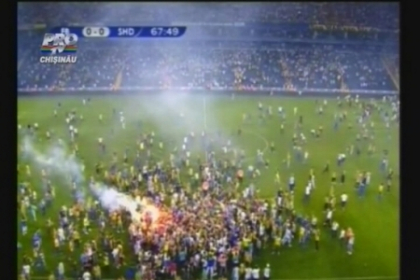 Scene de groaza la un meci in Turcia. Fanii Protesteaza! Scene de groaza la un meci in Turcia. Fanii Protesteaza!