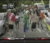 Tensiune la Turul Frantei. Alberto Contador a lovit cu pumnul un fan deghizat in medic