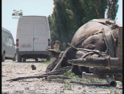Caruta distrusa de un microbuz. Accident ciudat pe soseaua Chisinau-Orhei Caruta distrusa de un microbuz. Accident ciudat pe soseaua Chisinau-Orhei