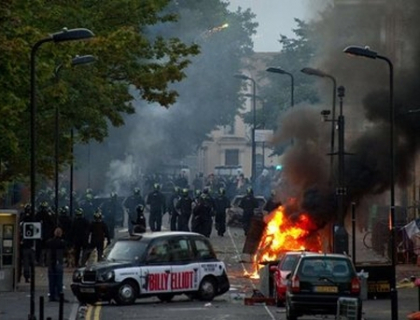Hackerii ameninta Blackberry cu represalii daca ajuta la ancheta privind violentele din Marea Britanie Hackerii ameninta Blackberry cu represalii daca ajuta la ancheta privind violentele din Marea Britanie