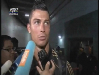 Lectii de portugheza de la Ronaldo. Nu le-a raspuns jurnalistilor pana nu au pronuntat corect numele lui Coentrao Lectii de portugheza de la Ronaldo. Nu le-a raspuns jurnalistilor pana nu au pronuntat corect numele lui Coentrao