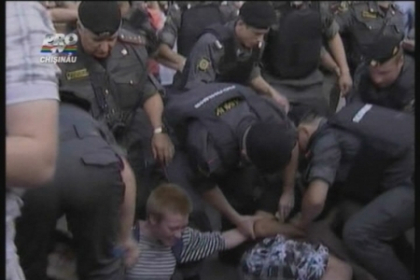 Ziua furiei in Moscova s-a incheiat cu zeci de persoane retinute. VEZI de ce Ziua furiei in Moscova s-a incheiat cu zeci de persoane retinute. VEZI de ce