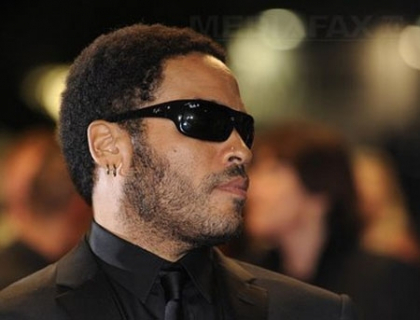 Lenny Kravitz locuieste intr-o rulota