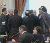 Comunistii revin la munca. Se intorc la sedintele Parlamentului ca sa rezolve criza politica