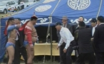A botezat un cal. Vezi ce a reusit sa faca Joe Biden in timpul unei vizite in Mongolia A botezat un cal. Vezi ce a reusit sa faca Joe Biden in timpul unei vizite in Mongolia