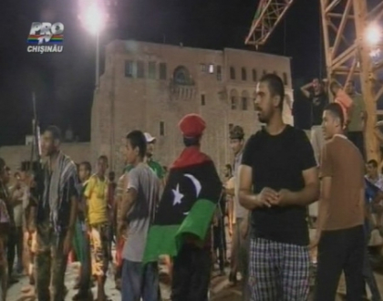 Rebelii au pus pret pe capul presedintelui libian Muammar Gaddafi - costa 2,5 milioane de dolari Rebelii au pus pret pe capul presedintelui libian Muammar Gaddafi - costa 2,5 milioane de dolari