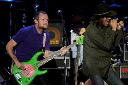 Red Hot Chili Peppers revine in forta dupa o pauza de cinci ani