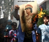 Ghaddafi, cel mai cautat om al planetei. L-a ajutat Mugabe sa fuga in Zimbabwe? Ghaddafi, cel mai cautat om al planetei. L-a ajutat Mugabe sa fuga in Zimbabwe?