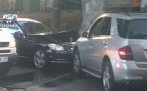 Accident de LUX in capitala. Doua MERCEDES-uri s-au lovit frontal. VEZI VIDEO Accident de LUX in capitala. Doua MERCEDES-uri s-au lovit frontal. VEZI VIDEO