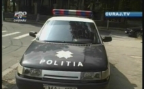 Politist agresiv, filmat cum da cu pumnul in camera! PR: "Nu va amuzati pe seama politistilor" Politist agresiv, filmat cum da cu pumnul in camera! PR: "Nu va amuzati pe seama politistilor"