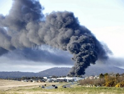 Incendiu de proportii impresionante la o instalatie chimica din Australia Incendiu de proportii impresionante la o instalatie chimica din Australia