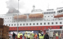 Incendiu la bordul unei nave norvegiene: 2 oameni au murit, 12 au fost raniti si sute de pasageri - evacuati. FOTO