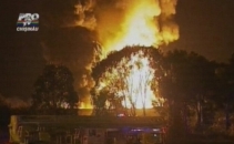 Treziti de explozii! Incendiu de proportii la o fabrica de produse chimice din Australia Treziti de explozii! Incendiu de proportii la o fabrica de produse chimice din Australia