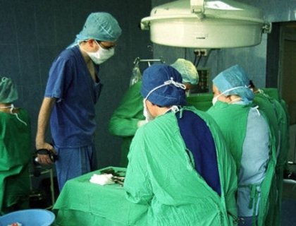 Operata de un "macelar". A vrut sa devina mai atragatoare, insa acum arata ca un extraterestru Operata de un "macelar". A vrut sa devina mai atragatoare, insa acum arata ca un extraterestru