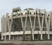Doi lei pentru Circ! Tinerii liberali au decis sa stranga fonduri pentru renovarea circului din Chisinau Doi lei pentru Circ! Tinerii liberali au decis sa stranga fonduri pentru renovarea circului din Chisinau