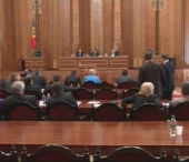 K-1 in Parlamentul moldovean! Un deputat comunist l-a amenintat pe unul liberal ca-i va da la bot!