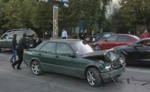 Trei dintr-o lovitura. ACCIDENT pe strada Albisoara Trei dintr-o lovitura. ACCIDENT pe strada Albisoara