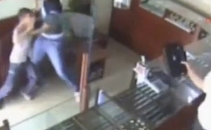 Un copil pune pe fuga un talhar inarmat, care voia sa jefuiasca un magazin de bijuterii Un copil pune pe fuga un talhar inarmat, care voia sa jefuiasca un magazin de bijuterii
