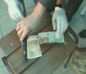 155 de mii de lei pentru a nu fi cercetati penal! Doi politisti din Ialoveni retinuti pentru mita