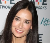 Demi Moore, pe cale sa devina alcoolica? Demi Moore, pe cale sa devina alcoolica?