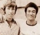 O poza ISTORICA: Chuck Norris si Bruce Lee O poza ISTORICA: Chuck Norris si Bruce Lee