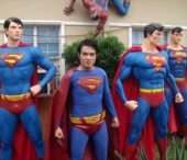 FOTO. Ii place atat de mult Superman, incat si-a facut operatii estetice ca sa arate ca el FOTO. Ii place atat de mult Superman, incat si-a facut operatii estetice ca sa arate ca el