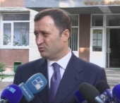 Replica lui Filat: Il las pe Mihai Ghimpu sa continue sa degradeze