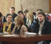 Sedinta cu SCANDAL. Parlamentul tinerilor - copia fidela a Legislativului "mare" Sedinta cu SCANDAL. Parlamentul tinerilor - copia fidela a Legislativului "mare"