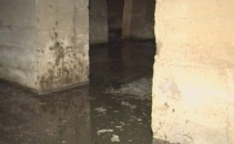 La bloc, ca intr-o canalizare! Mizeria de nedescris in care traiesc locatarii unui bloc din capitala La bloc, ca intr-o canalizare! Mizeria de nedescris in care traiesc locatarii unui bloc din capitala