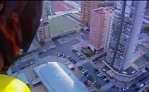 Imaginile interzise celor cu frica de inaltime. Au sarit de pe cel mai inalt hotel din Europa. VIDEO