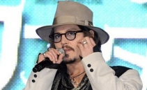 Johnny Depp si-a dat foc la fata in copilarie Johnny Depp si-a dat foc la fata in copilarie
