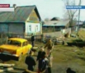 O familie din 9 oameni, arsa de vie intr-un incendiu devastator dintr-un sat din Rusia! O familie din 9 oameni, arsa de vie intr-un incendiu devastator dintr-un sat din Rusia!