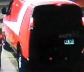 Video. O fetita de 9 ani la volanul masinii pe care tatal mort de beat nu e in stare s-o conduca Video. O fetita de 9 ani la volanul masinii pe care tatal mort de beat nu e in stare s-o conduca