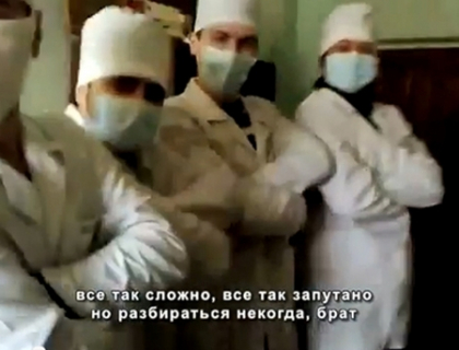 Cantec satiric la adresa premierului rus - "Azilul nostru de nebuni voteaza Putin". VIDEO